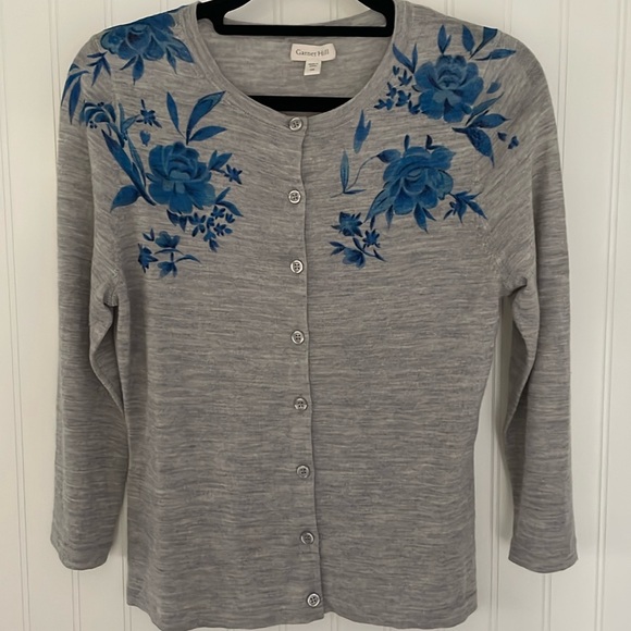Garnet Hill Women’s 100% Merino Wool Crew Neck Button Up Cardigan Blue Roses XS - Picture 2 of 15